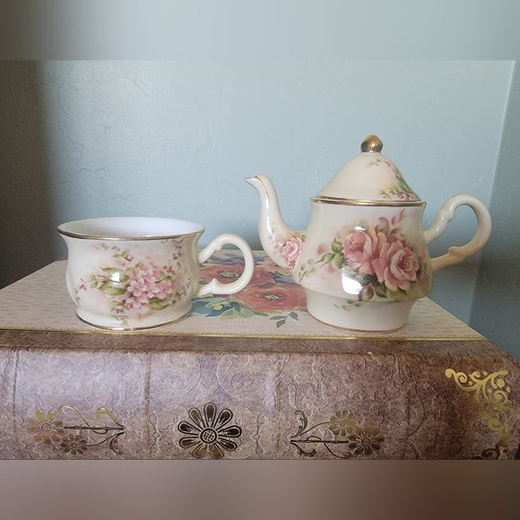 "tea for one" teapot and cup from The Chantilly Tea Room - Picture 2 of 6